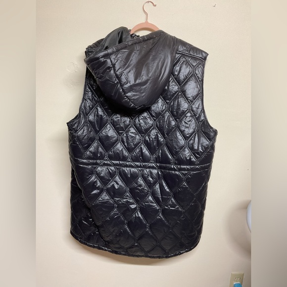 Maurices women’s Shiny Black Quilted Vest - Picture 4 of 4
